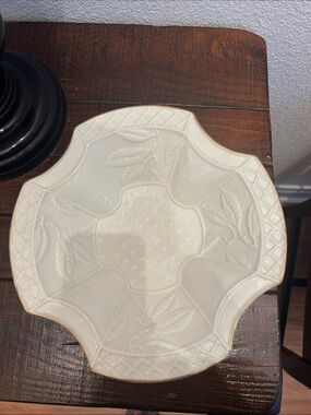 Fitz and Floyd Cream Leaf-Relief Ceramic Serving Bowl with Gold Edge